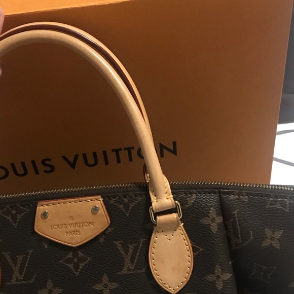 Louis Vuitton Turenne Mm Womens Handbag - Picture 3 of 8